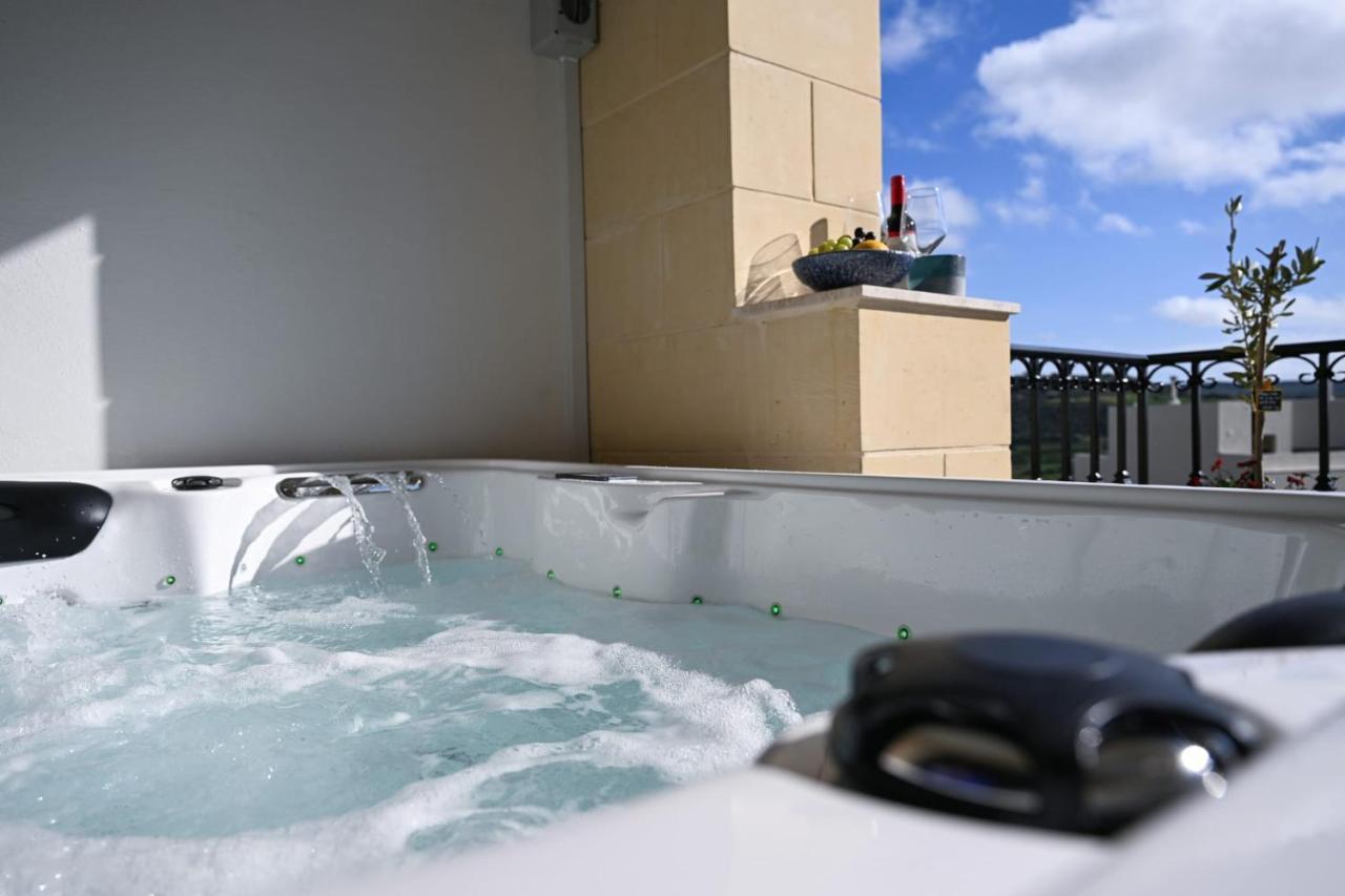 Ferienwohnung Ta'Lonza Luxury Near Goldenbay With Hot Tub App3 Mellieħa Exterior foto