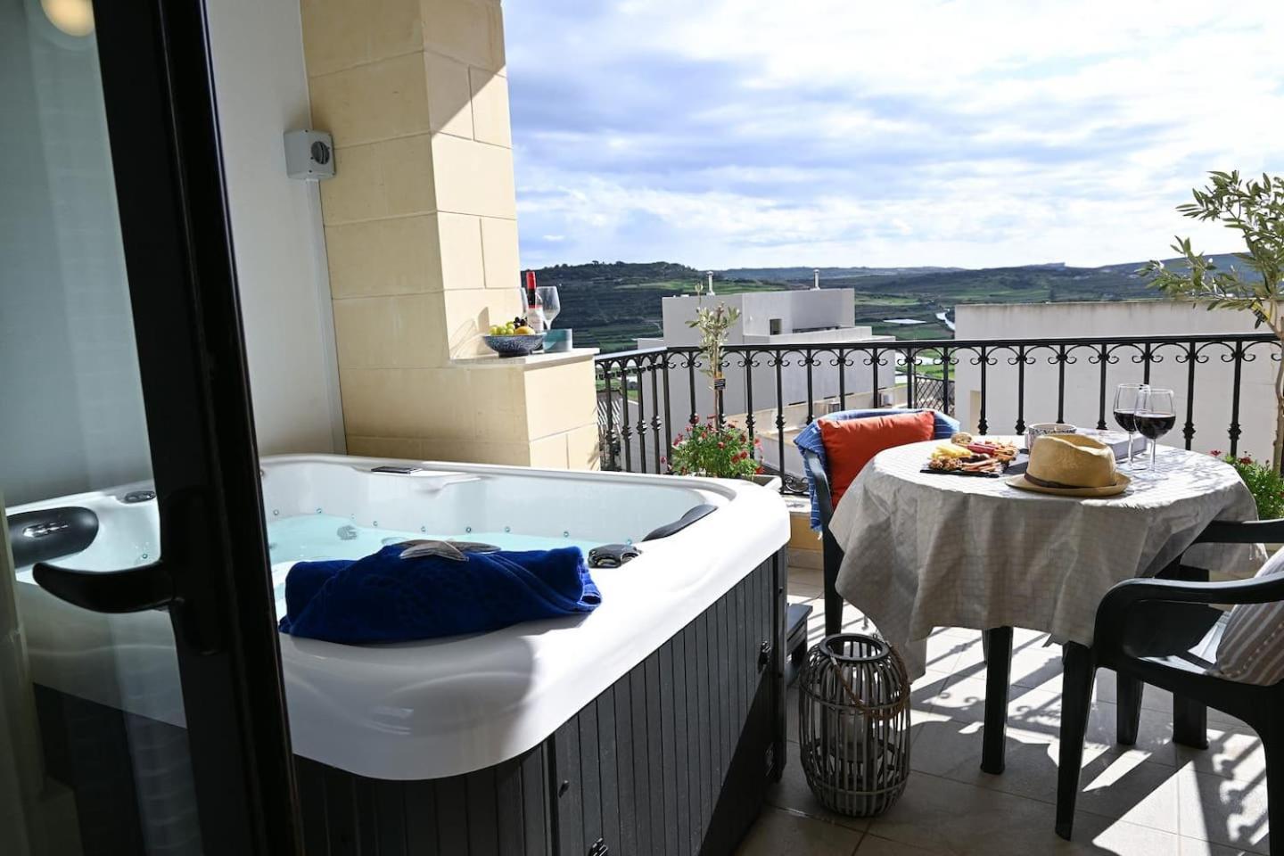 Fl 3 Ta'Lonza Luxury With Hot Tub By Homely Mellieħa Exterior foto